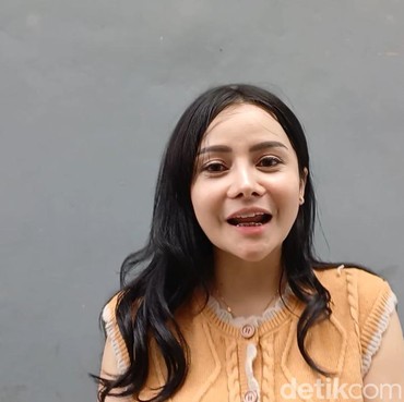 Tak Ngoyo Cari Pasangan, Mawar AFI Tengah Nikmatin Momen Bareng Anak