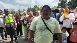 Viral Penjual Donat di Bali Dapat Kejutan Rumah dan Uang Ratusan Juta