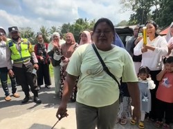 Viral Penjual Donat di Bali Dapat Kejutan Rumah dan Uang Ratusan Juta