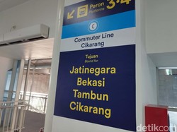 Ingat! Mulai Hari Ini Jalur Penumpang KRL di Peron Stasiun Manggarai Berubah