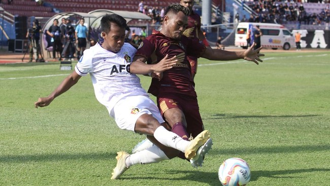 PSM Makassar harus puas berbagi satu angka setelah bermain imbang saat menjamu Persebaya Surabaya pada lanjutan Liga 1 di Stadion Batakan, Rabu (28/2).