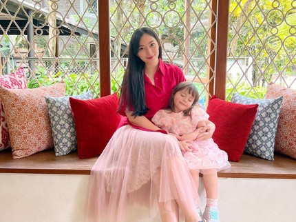 7 Potret Cantiknya Chleo Anak Asmirandah dan Jonas Rivanno yang Lahir Tepat di Hari Natal