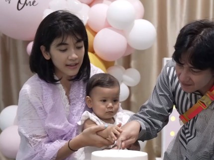7 Potret Ultah Pertama Putri Adipati Dolken, Dirayakan Sederhana Bareng Anak Yatim