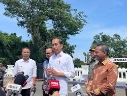 Jokowi soal Pencopotan Firli Bahuri dari Ketua KPK: Ikuti Proses Hukum