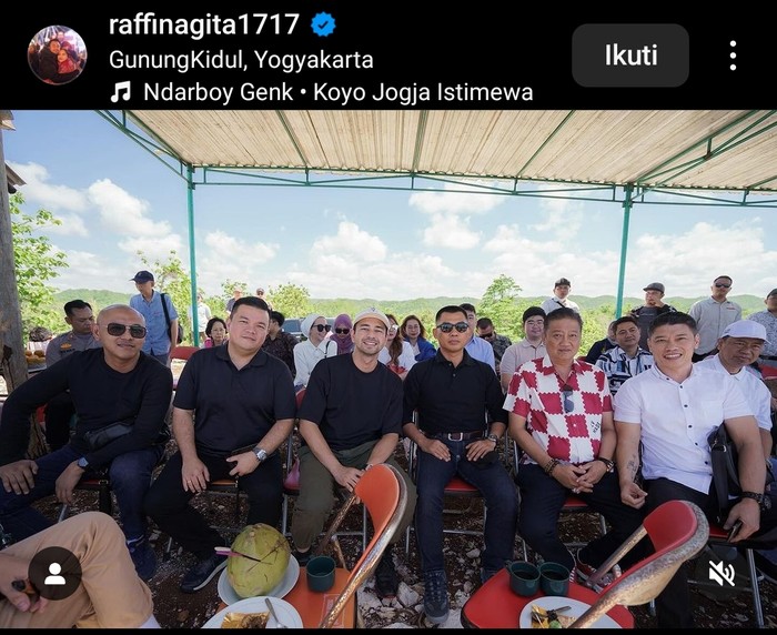 Raffi Ahmad mengunggah postingan peletakan batu pertama resort-beach club di Gunungkidul.

Foto diunggah Selasa (19/12/2023).