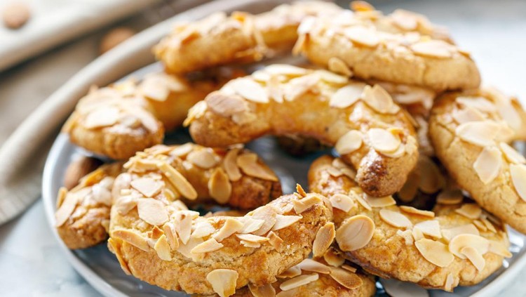 Resep Kue Almond Bulan Sabit