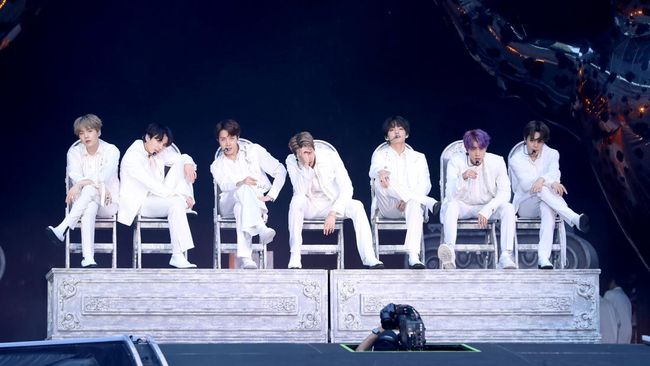 BTS Monuments: Beyond the Star merupakan serial dokumenter yang menarik ditonton fan terutama saat semua member BTS wamil.