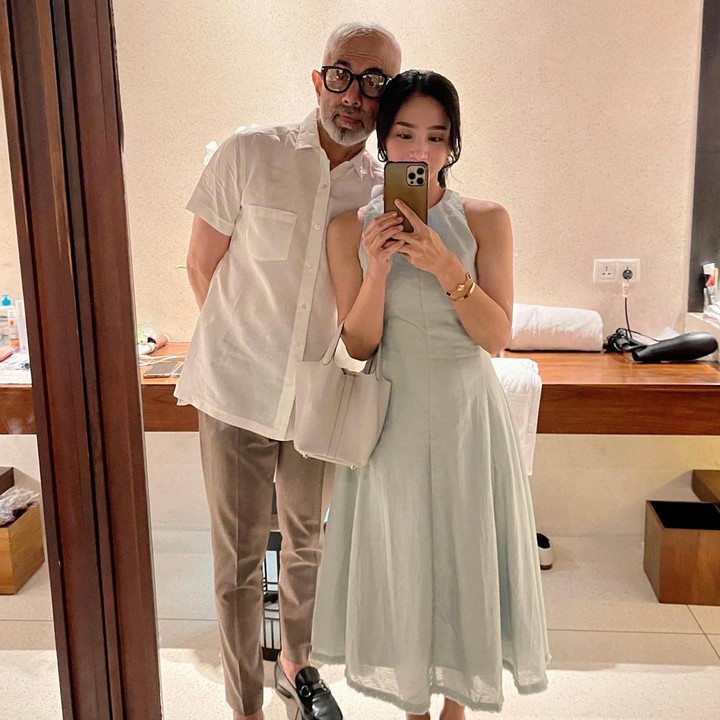 <p>Pernikahan mereka berlangsung pada 2014. Saat ini, bahtera rumah tangga mereka sudah berjalan selama 9 tahun, lho. (Foto: Instagram @bungazainal05)<br /><br /><br /></p>