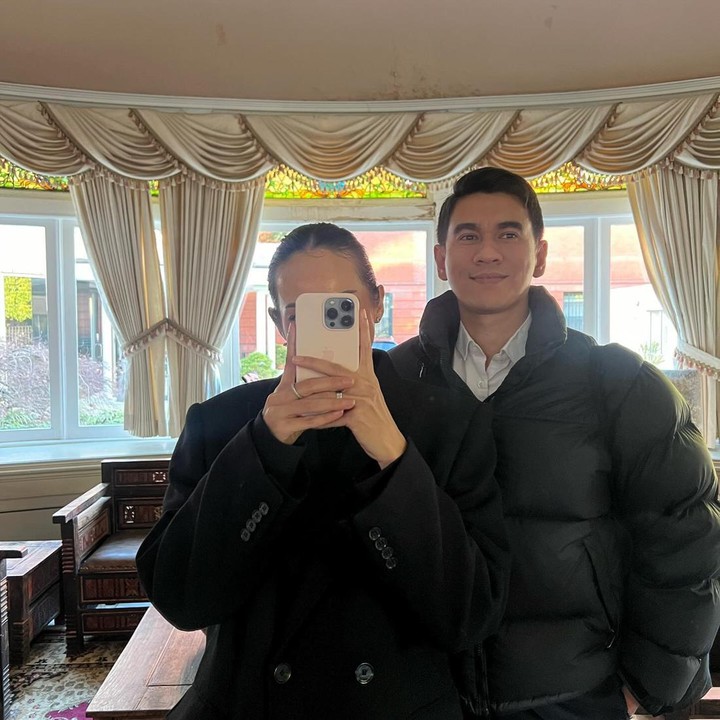<p>Meski disibukkan dengan peran barunya sebagai ibu Dharma Wanita, Enzy merasa kegiatannya di Amerika Serikat terasa lebih tenang dan santai dibandingkan ketika masih sibuk bekerja sebagai pembawa acara di Jakarta. "Untuk aku yang terbiasa kehidupannya <em>hectic</em> totalitas setiap harinya, nah 2 bulan ini menikmati banget banget <em>slow living</em> dan <em>di-support</em> banget sama kehidupan di DC yang cukup tenang dibandingkan Jakarta ya," ujarnya. (Foto: Instagram @enzystoria)</p>