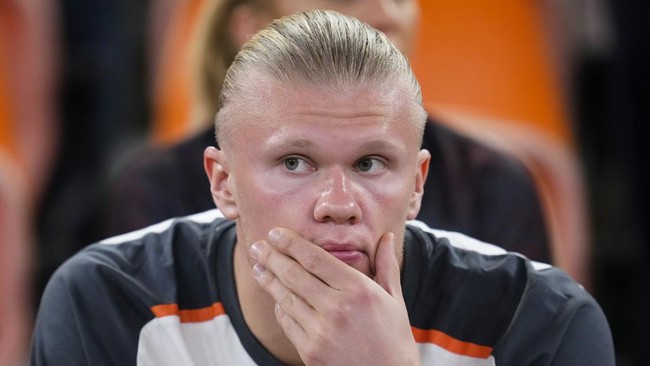 Striker Erling Haaland terancam absen bersama Manchester City saat melawan Arsenal setelah mengalami cedera bersama timnas Norwegia.
