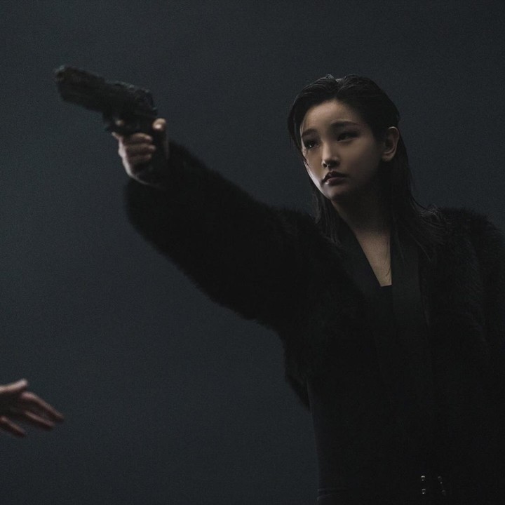 <p>Berbeda dari tampilan di dunia nyata yang imut, wajah Park So Dam dalam still cut drama Korea Death's Game terlihat dingin dan meresapi karakter Malaikat Maut. (Foto: Instagram @imsodamm)</p>
