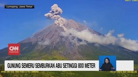 VIDEO: Gunung Semeru Semburkan Abu Setinggi 800 Meter