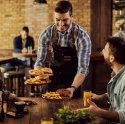 5 Hal Ini Dikira Sopan Tapi Sebenarnya Tak Disukai Pegawai Restoran! Apa Saja?