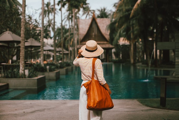 Tips Staycation Hemat Saat Tahun Baru, Gak Bikin Boncos!