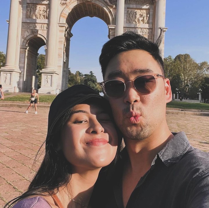 <p>Dalam foto yang diunggah, Jesse menampilkan Maudy yang selalu tersenyum bahagia ketika bersamanya. Tak ketinggalan pula, Jesse membuat ucapan selamat ulang tahun dengan mengatakan betapa beruntungnya ia memiliki istri yang sangat menakjubkan. (Foto: Instagram @jessechoi_)</p>