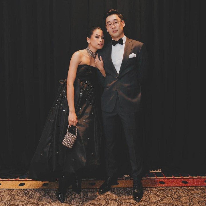 <p>Jesse Choi membuat unggahan di Instagram pada tanggal 19 Desember 2023, tepat di mana sang istri sudah berusia 29 tahun. Jesse membagikan sederet potret kebersamaan mereka. (Foto: Instagram @jessechoi_)</p>