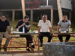Momen Jokowi Santap Nasi Goreng di Tengah Proyek IKN