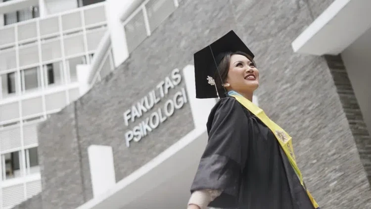 Mlathi Anggayuh Jati,wisudawan berprestasi UGM dengan IPK 3,91 yang menderita gangguan bipolar