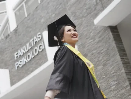Kisah Perempuan Pengidap Bipolar Jadi Lulusan Terbaik di UGM, Raih IPK Cumlaude