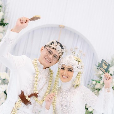 7 Foto Pernikahan Nadya Mustika dan Iqbal Fitrah Kini Dihapus Bikin Khawatir