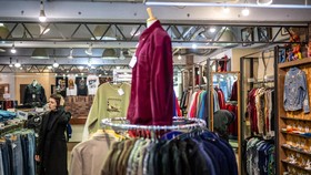 FOTO: Kurangi Limbah Fashion, Pakaian Bekas Makin Dilirik di Jepang