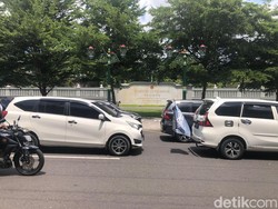Massa Driver Taksi Online Geruduk Kantor Gubernur DIY, Pertanyakan Pergub Tarif