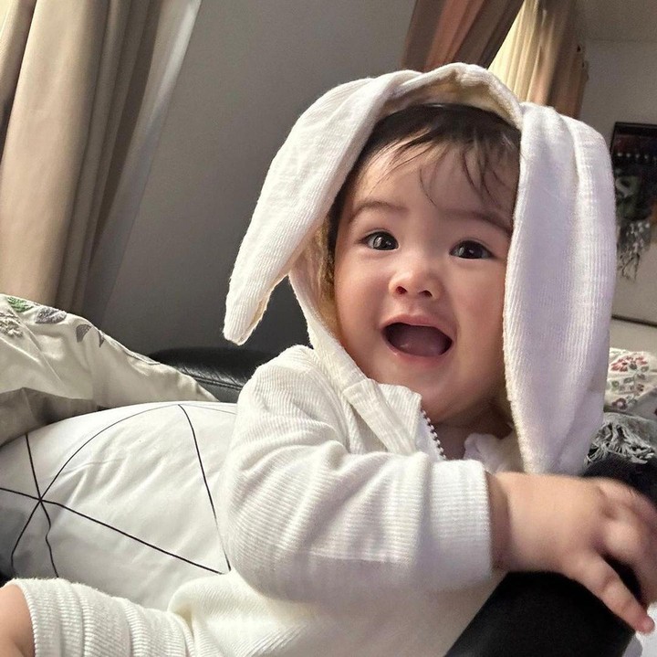 <p>Bunda, kita doakan semoga Dunia tumbuh menjadi anak yang cerdas dan menjadi kebanggaan bagi keluarganya, ya. Semoga Dunia selalu diberikan kesehatan dan kebahagiaan dalam hidupnya. (Foto: Instagram: @marcello.tahitoe)</p>