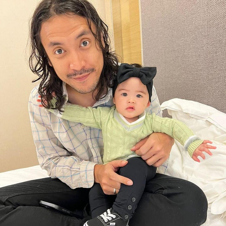 <p>"Ini Bapak-Bapak selalu ya modelan<em> quality time</em> sama anak perempuan mesti begini," ujar seorang netizen. "Duniaaaaa. Memang si Papa <em>rock n roll</em> satu ini memang <em>family man</em> banget," ungkap netizen lainnya. (Foto: Instagram: @marcello.tahitoe)</p>