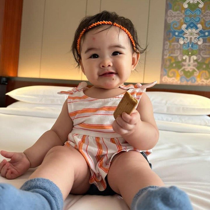 <p>Cindy melahirkan sang anak yang diberi nama Dunia Tahitoe bertepatan dengan hari ulang tahun sang suami, 20 Februari 2023. Kini, Dunia pun sudah genap berusia 10 bulan. (Foto: Instagram: @marcello.tahitoe)</p>