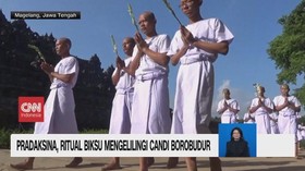 VIDEO: Pradaksina, Ritual biksu Mengelilingi candi Borobudur