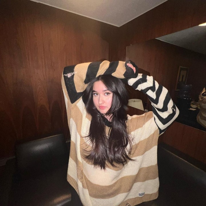 <p>Di usianya yang masih muda, Stephanie Poetri berhasil mengikuti jejak sang ibunda sebagai musisi. Ia sukses menjalani karier sebagai penulis dan penyanyi terkenal. (Foto: Instagram @stephaniepoetri)<br /><br /><br /></p>