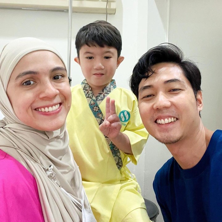 <p>Nycta Gina dan Rizky Kinos harus berlapang dada, Bunda. Beberapa waktu yang lalu, putra pertama mereka masuk rumah sakit dan harus menjalani operasi adenoid. Momen ini diperlihatkan Gina melalui akun Instagram pribadinya.  (Foto: Instagram @missnyctagina)<br /><br /><br /></p>
