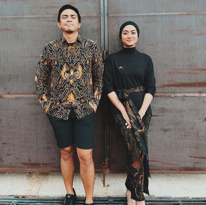 <p>Ayudia dan Ditto juga selalu terlihat kompak dalam berbagai kegiatan seperti ngobrol soal pekerjaan. "Pagi-pagi enjoy lagi ngopi di Stuja Kerobokan~ bahas kerjaan dulu mumpung berdua dia lagi dia lagi hahaha~" tulis Ayudia.(Foto: Instagram @ayudiac)<br /><br /><br /></p>