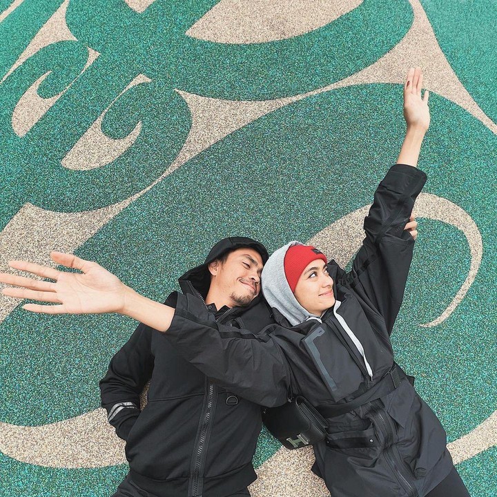 <p>Kisah cinta keduanya juga banyak dipuji netizen. Bahkan, mereka menjadi salah satu ikon relationship goals di Tanah Air, Bunda. (Foto: Instagram @ayudiac)<br /><br /><br /></p>