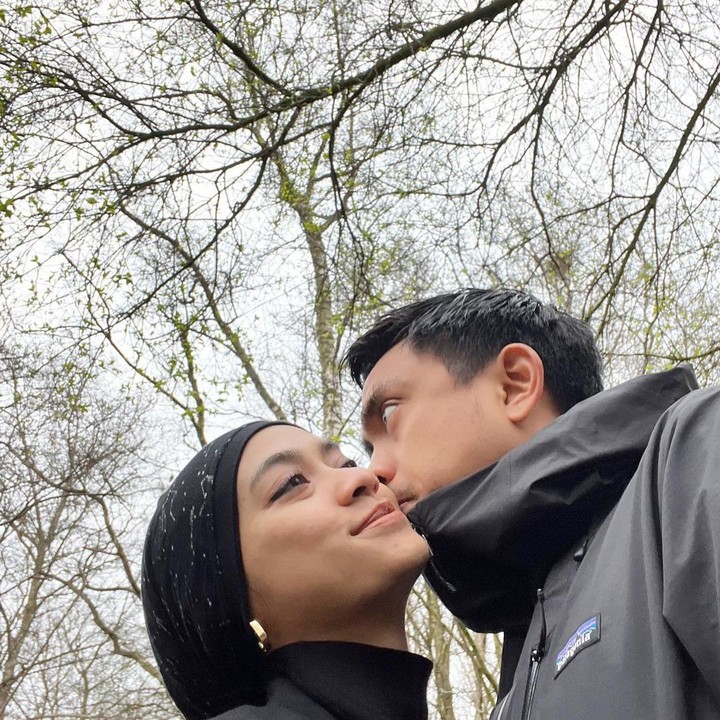 <p>Ayudia Bing Slamet dan Muhammad Pradana Budiarto alias Ditto Percussion menikah pada 13 September 2015. Sebelumnya, keduanya menjalin persahabatan sejak duduk di bangku SMP. (Foto: Instagram @ayudiac)<br /><br /><br /></p>