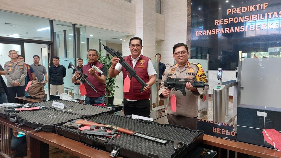 Bareskrim Polti sita senjata ilegal milik Dito Mahendra Bareskrim Polti sita senjata ilegal milik Dito Mahendra