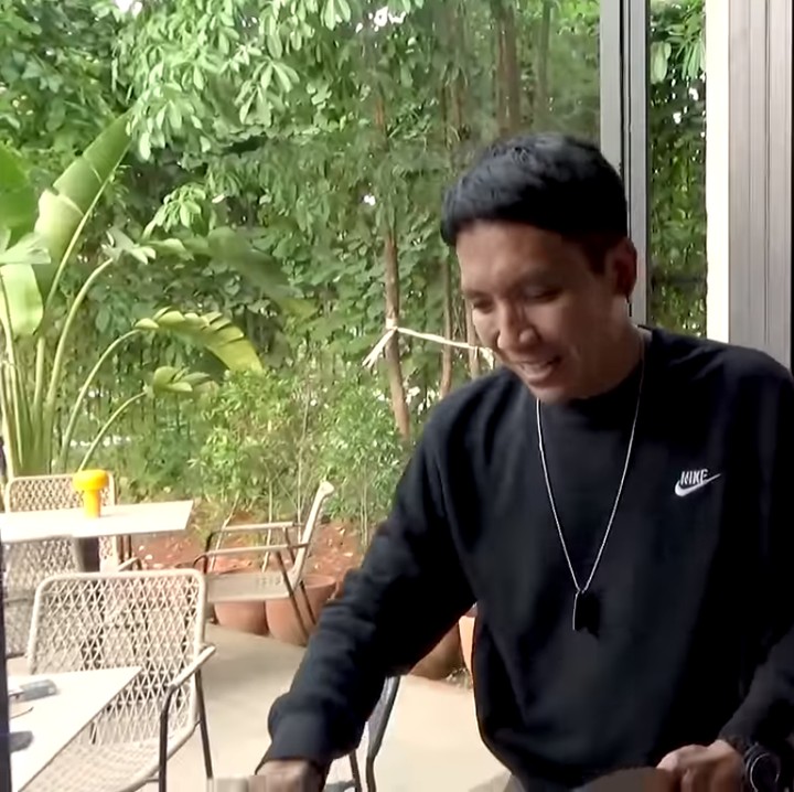 <p>Prosedur sunat Miguel berjalan dengan lancar. Pasca tindakan, bocah berusia 5 tahun ini sedikit kurang nyaman, tetapi tetap senang karena mendapat banyak hadiah. (Foto: YouTube Trio Strong Family)</p><p> </p>