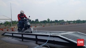 Honda Klaim Motor Listrik EM1 e: Aman Lintasi Genangan Air 30 Cm