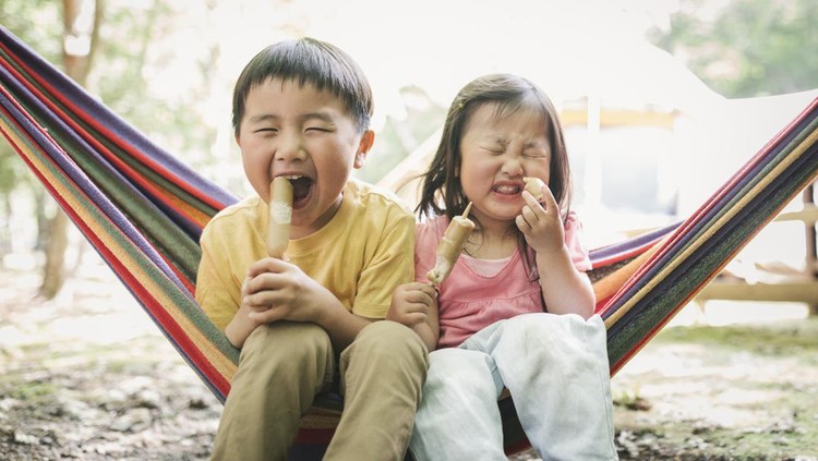 Ilustrasi Anak Makan