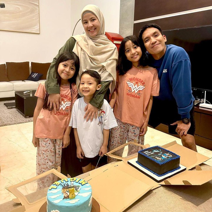 <p>Diketahui, Miguel disunat sehari sebelum merayakan ulang tahun, Bunda. "Miguel Arrawsya Janied.. 11 Desember sunat..12 Desember Ulang tahun ke 5.. <em>Happy Birthday</em> Jagoan nya Ayah..," ujar Desta melalui unggahan di Instagram. (Foto: Instagram @desta80s)</p>