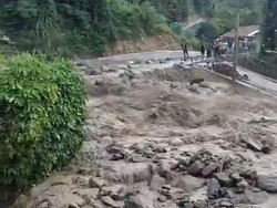 Banjir Bandang Terjang Simalungun Sumut, Puluhan Makam Rusak
