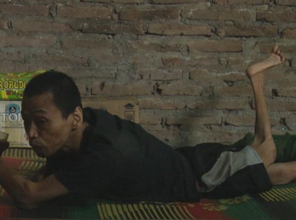 Kisah Keluarga Penyadap Nira: Tak Henti Bekerja Guna Rawat Kakak Disabilitas
