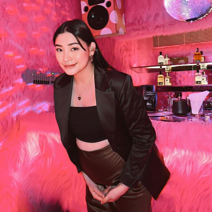 <p>Meski tengah mengandung, Patricia Devina tetap aktif melakukan berbagai pekerjaan dan aktivitas. Bumil yang satu ini juga selalu tampil cantik dan stylish. (Foto: Instagram: @pattdevdex)</p>