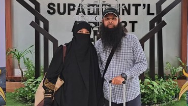 img-title Tak Bahagia Terkenal & Banyak Harta, 7 Potret Peggy Melati Temani Suami Urus Ternak
