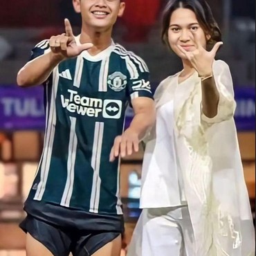 Azizah Salsha Pamer Punggung, Komentar Pratama Arhan Disorot