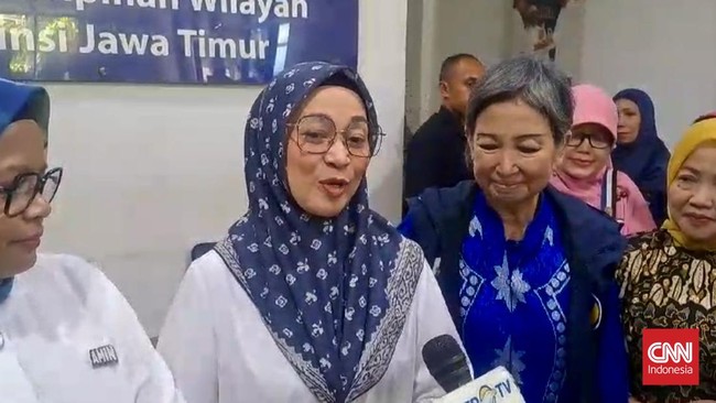 Istri Cak Imin, Rustini Murtadho mengungkap persiapan suaminya menghadapi debat cawapres dengan Gibran dan Mahfud MD esok hari.