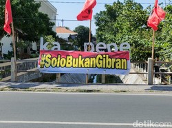 Ada Spanduk Solo Bukan Gibran di Jembatan Kali Pepe, Bawaslu: Tertibkan!