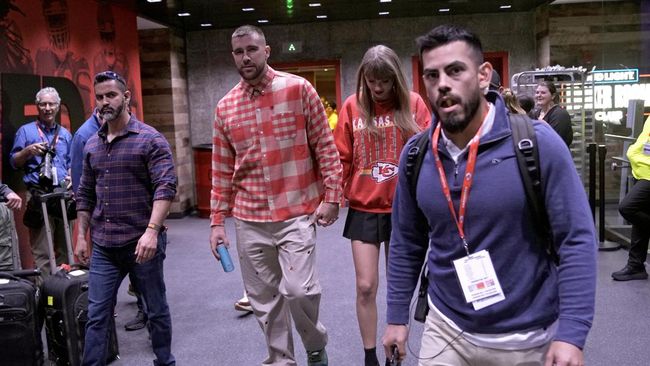 Taylor Swift dengan Travis Kelce serta Kylie Jenner dan Timothee Chalamet jadi sorotan pada 2023.