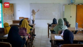 VIDEO: Momen Siswa Baubau Belajar Bahasa Cia-Cia dari Aksara Hangeul