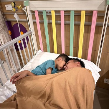 Putra Sulung Baim Wong Dilarikan ke Rumah Sakit Diduga Salah Konsumsi Makanan